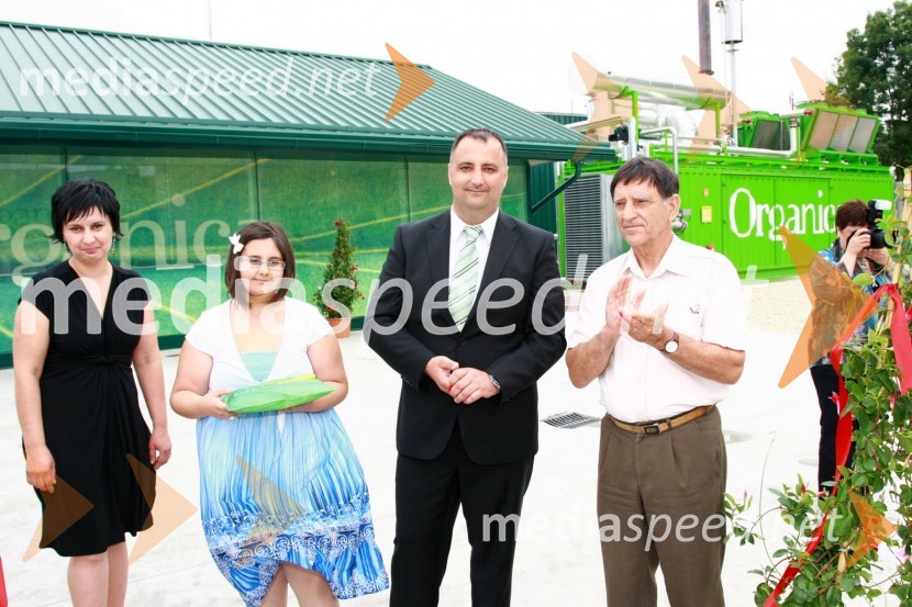 Miran Vargazon, lastnik in direktor bioplinske elektrarne Organica - Vargazon 1 z družino in Franc Kekec, župan občine MarkovciOdprtje - Bioplinska elektrarna Organica - Vargazon 1