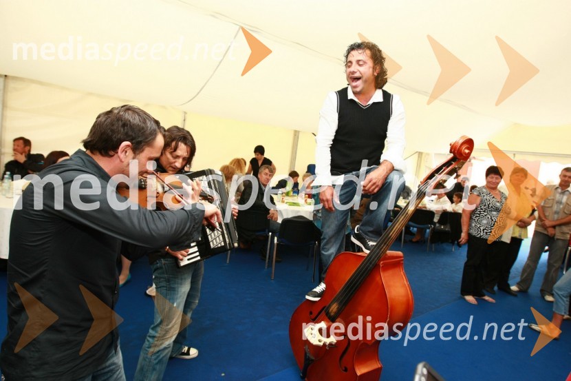 Mišo Kontrec, Štefan Horvat in Jože Kontrec, člani skupine LangaOdprtje - Bioplinska elektrarna Organica - Vargazon 1