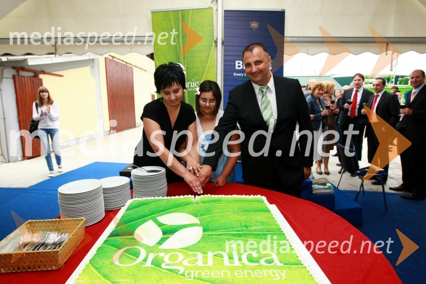 Miran Vargazon, lastnik in direktor bioplinske elektrarne Organica - Vargazon 1 z družinoOdprtje - Bioplinska elektrarna Organica - Vargazon 1