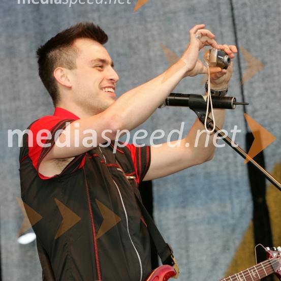 Omar Kareem Naber, pevec je fotografiral obiskovalce koncertaRadio City koncert