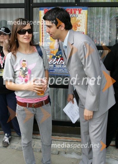 Polona Kasal, pevka in Bor Greiner, odgovorni urednik Radia CityRadio City koncert