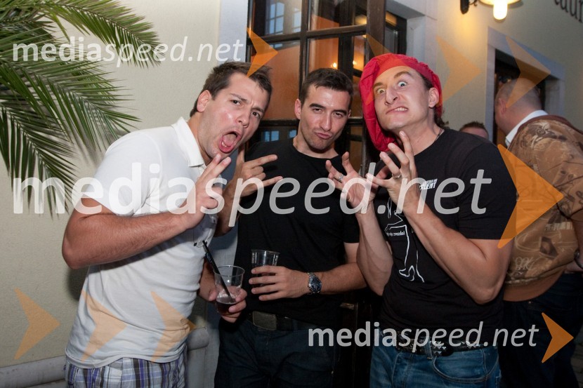 Gregor Trebušak, urednik novic Radia Hit in voditelj oddaje Svet na Kanalu A, Marko Potrč, moderator na Radio 1 in Vid Valič, stand up komikJack Daniel's BBQ party