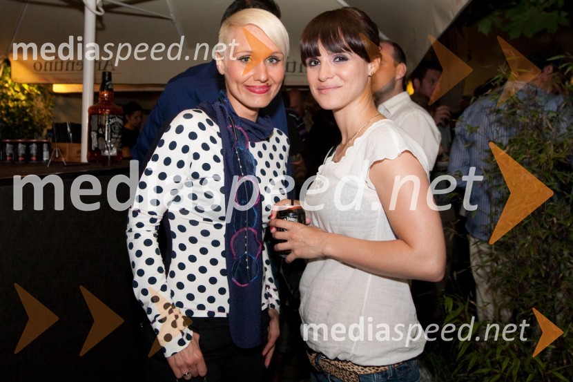 Jelena Kovačevič in Polona Zoja Jambrek, novinarkaJack Daniel's BBQ party