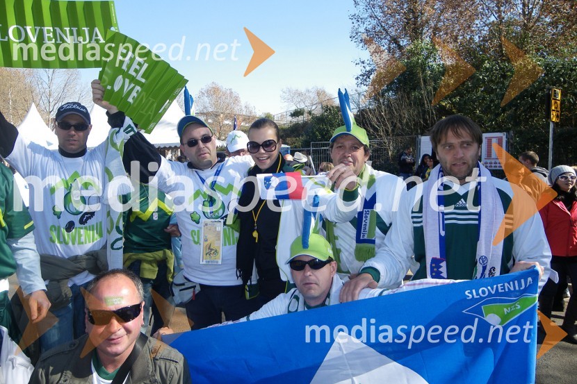 Tina Petelin, Miss Slovenije 2009 in navijačiSP v nogometu kot ga vidi Tina Petelin, Miss Slovenije 2009