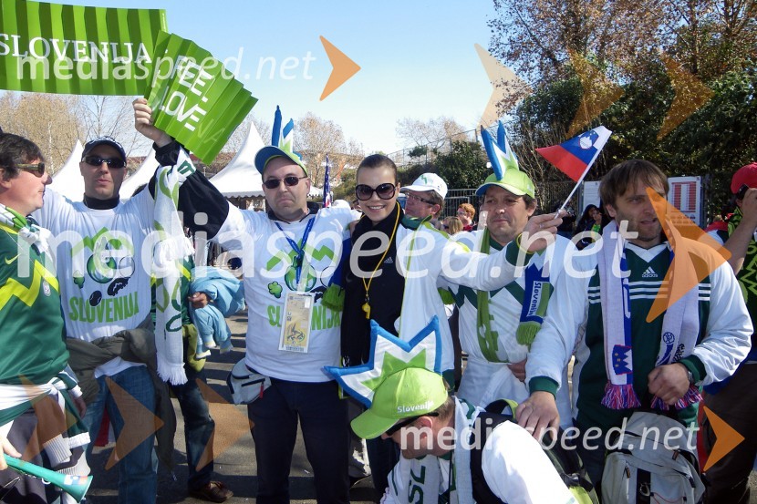 Tina Petelin, Miss Slovenije 2009 in navijačiSP v nogometu kot ga vidi Tina Petelin, Miss Slovenije 2009