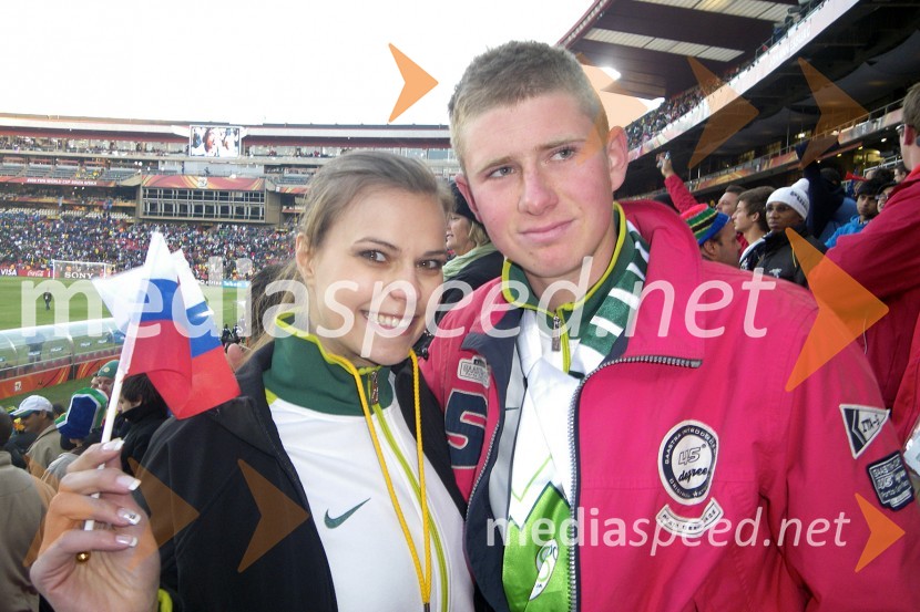 Tina Petelin, Miss Slovenije 2009 in Matjaž Kek, sin selektorja slovenske nogometne reprezentanceSP v nogometu kot ga vidi Tina Petelin, Miss Slovenije 2009