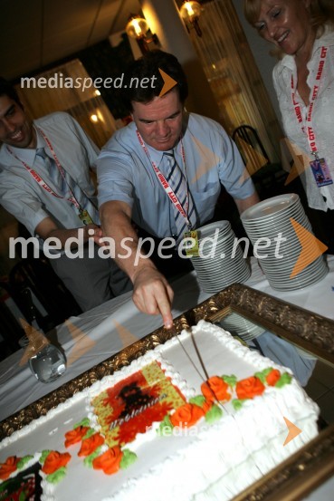 Mišo Hoelbl, lastnik radia City Maribor je prvi zarezal v tortoRadio City koncert