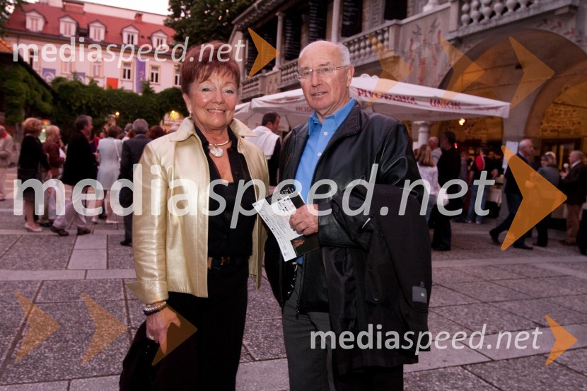 Tjaša Andree Prosenc, odvetnica in mož Tone Prosenc, odvetnikPoletna noč 2010, koncert v čast Mojmiru Sepetu