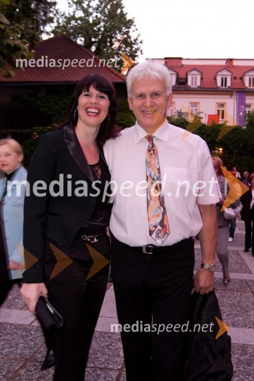 Andrej Šifrer, glasbenik in spremljevalka TanjaPoletna noč 2010, koncert v čast Mojmiru Sepetu