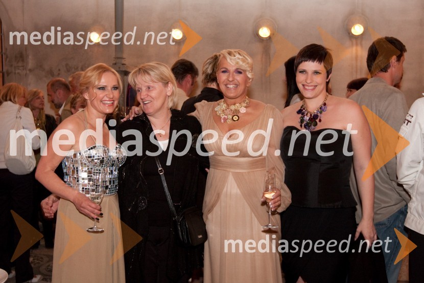 Nuša Derenda, pevka, Nada Žgur, nekdanja članica skupine Pepel in kri, Alenka Godec in Nuška Drašček, pevkiPoletna noč 2010, koncert v čast Mojmiru Sepetu