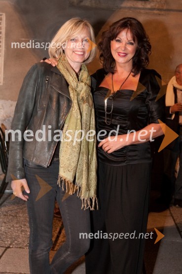 Barbara Volčič Lombergar in Miša Molk, varuhinja pravic gledalcev in poslušalcev RTV SlovenijaPoletna noč 2010, koncert v čast Mojmiru Sepetu