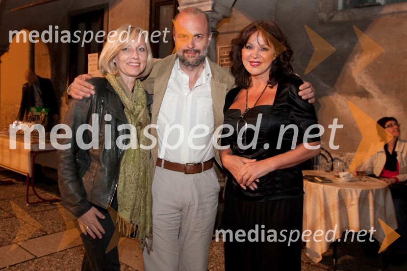 Janez Lombergar, nekdanji programski direktor RTV Slovenija, njegova soproga Barbara Volčič Lombergar in Miša Molk, varuhinja pravic gledalcev in poslušalcev RTV SlovenijaPoletna noč 2010, koncert v čast Mojmiru Sepetu