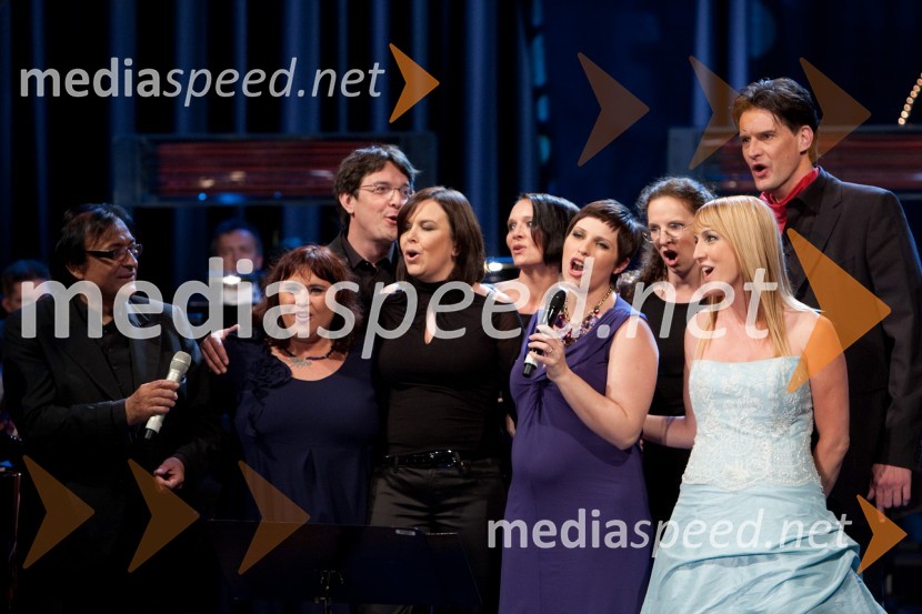Mia Žnidaršič, ..., Nuška Drašček in Eva Hren, pevkePoletna noč 2010, koncert v čast Mojmiru Sepetu