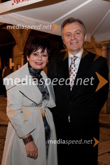 Zdenka Kahne, lastnica in direktorica kozmetike Kahne in Anton Guzej, v.d. generalni direktor RTV SlovenijaPoletna noč 2010, koncert v čast Mojmiru Sepetu