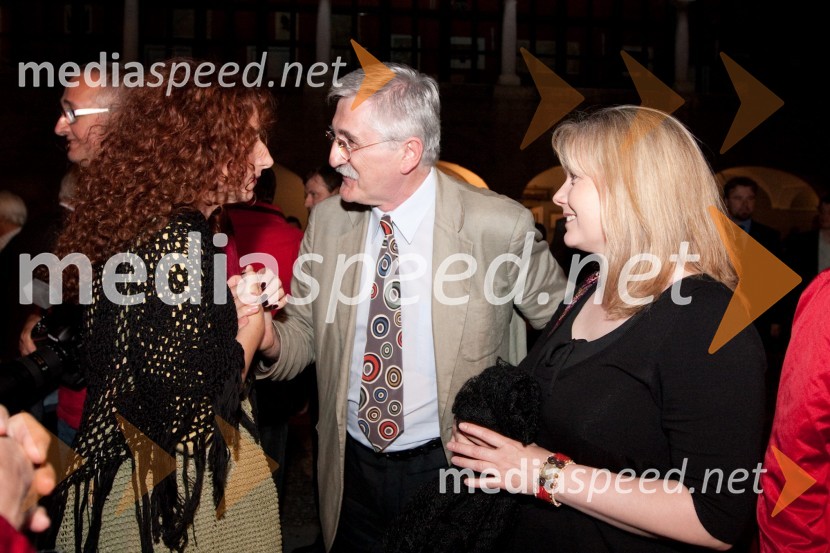 Vita Mavrič, pevka, Petar Radović, odgovorni urednik razvedrilnega programa TV Slovenija in Vesna Perona, televizijska producentkaPoletna noč 2010, koncert v čast Mojmiru Sepetu