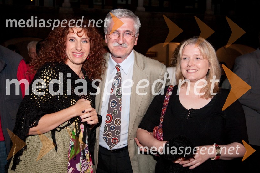 Vita Mavrič, pevka, Petar Radović, odgovorni urednik razvedrilnega programa TV Slovenija in Vesna Perona, televizijska producentkaPoletna noč 2010, koncert v čast Mojmiru Sepetu