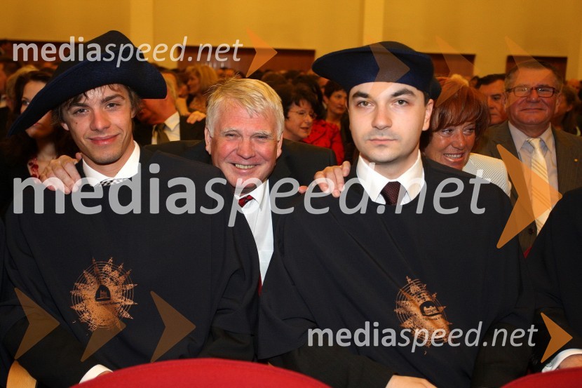 Diplomanta Medicinske fakultete Univerze v Mariboru in prim. prof. dr. Erih TetičkovičPrva podelitev diplom diplomantom Medicinske fakultete Univerze v Mariboru