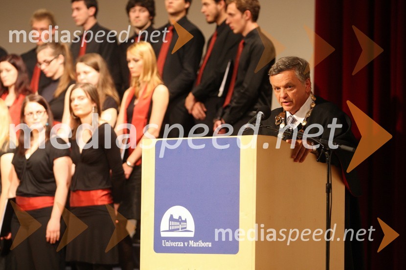 Prof. dr. Ivan Krajnc, dekan Medicinske fakultete Univerze v MariboruPrva podelitev diplom diplomantom Medicinske fakultete Univerze v Mariboru