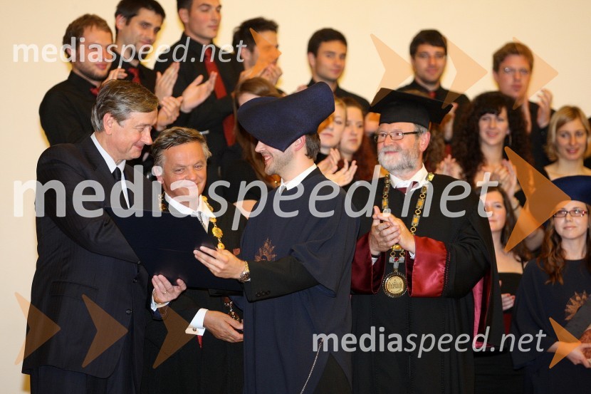 Dr. Danilo Türk, predsednik Republike Slovenije in Uroš Bele, dr. med., diplomant Medicinske fakultete Univerze v MariboruPrva podelitev diplom diplomantom Medicinske fakultete Univerze v Mariboru