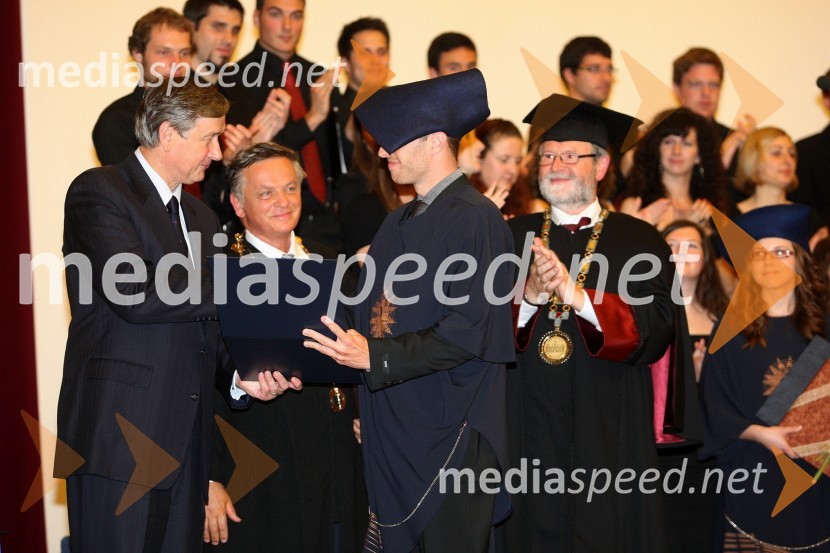 Dr. Danilo Türk, predsednik Republike Slovenije in Robi Kelc, dr. med., diplomant Medicinske fakultete Univerze v MariboruPrva podelitev diplom diplomantom Medicinske fakultete Univerze v Mariboru