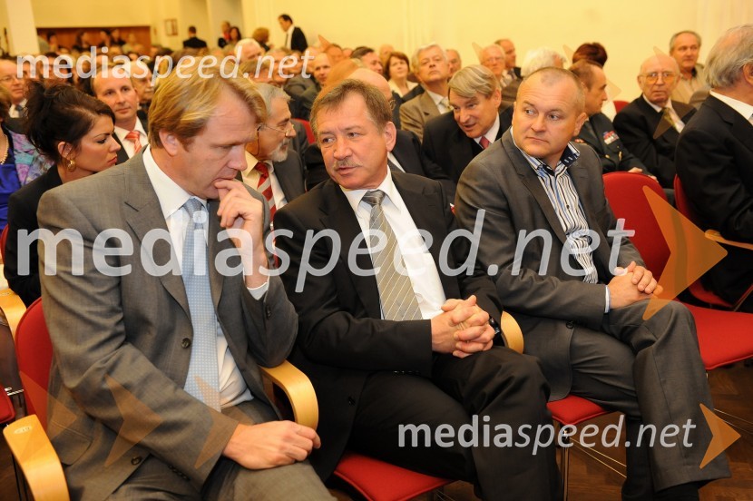 Gregor Golobič, minister za visoko šolstvo, znanost in tehnologijo, ... in Franc Kangler, župan Mestne občine MariborPrva podelitev diplom diplomantom Medicinske fakultete Univerze v Mariboru