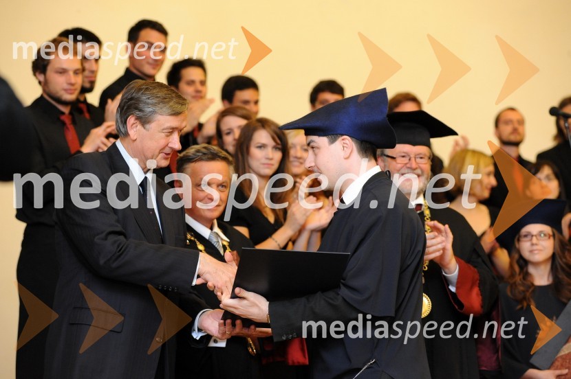 Dr. Danilo Türk, predsednik Republike Slovenije in Samir Šabić, dr. med., diplomant Medicinske fakultete Univerze v MariboruPrva podelitev diplom diplomantom Medicinske fakultete Univerze v Mariboru