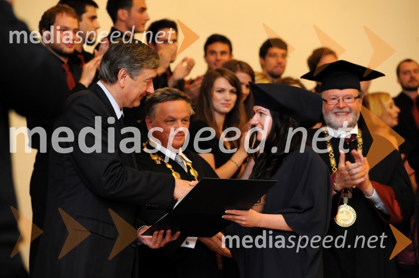 Dr. Danilo Türk, predsednik Republike Slovenije in Sanja Vuzem, dr. med., diplomantka Medicinske fakultete Univerze v MariboruPrva podelitev diplom diplomantom Medicinske fakultete Univerze v Mariboru