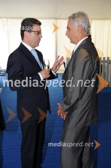 Dr. Konrad Kuštrin, predsednik Sindikata zdravnikov in zobozdravnikov Slovenije (FIDES) in Franc Hočevar, predsednik Zveze prijateljev mladine SlovenijePrva podelitev diplom diplomantom Medicinske fakultete Univerze v Mariboru