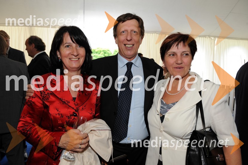 Prof. dr. Željko Knez, dekan Fakultete za kemijo in kemijsko tehnologijo Univerze v Mariboru in soproga Marijana ter ...Prva podelitev diplom diplomantom Medicinske fakultete Univerze v Mariboru