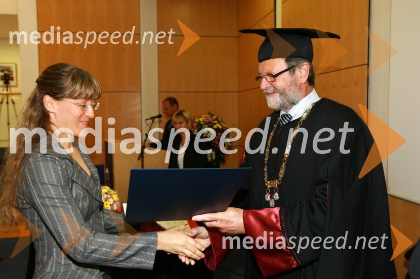 Dr. Andreja Špernjak, Fakulteta za naravoslovje in matematiko Univerze v Mariboru in prof. dr. Ivan Rozman, rektor Univerze v MariboruUniverza v Mariboru: Promocija doktorjev znanosti, junij 2010