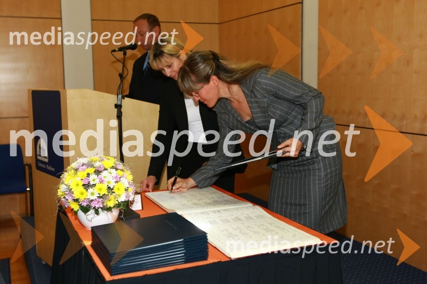 Dr. Andreja Špernjak, Fakulteta za naravoslovje in matematiko Univerze v MariboruUniverza v Mariboru: Promocija doktorjev znanosti, junij 2010