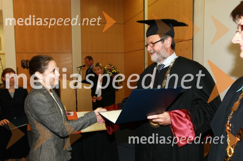 Dr. Nina Šajna, Fakulteta za naravoslovje in matematiko Univerze v Mariboru in prof. dr. Ivan Rozman, rektor Univerze v MariboruUniverza v Mariboru: Promocija doktorjev znanosti, junij 2010