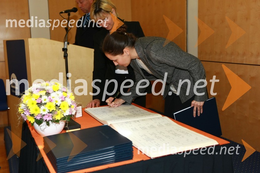 Dr. Nina Šajna, Fakulteta za naravoslovje in matematiko Univerze v MariboruUniverza v Mariboru: Promocija doktorjev znanosti, junij 2010