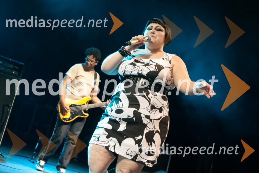Beth Ditto, pevka skupine GossipItak džabest, koncert skupine Gossip