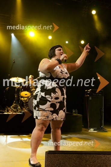 Beth Ditto, pevka skupine GossipItak džabest, koncert skupine Gossip