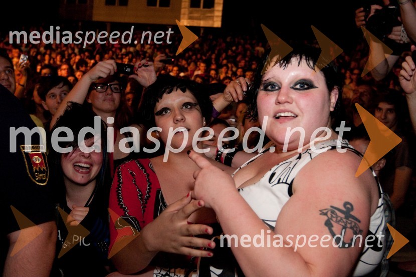 Beth Ditto, pevka skupine Gossip in oboževalkaItak džabest, koncert skupine Gossip