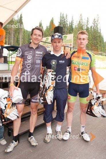 Moški tekmovalci-posamezno: Andrej Lindič, drugo mesto, Borut Vovk, prvo mesto in Aljaž Golob, tretje mesto1. Žurnalov kolesarski vzpon na Pokljuko