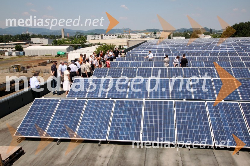 Največja strešna solarna elektrarna v SlovenijiOdprtje največje strešne solarne elektrarne v Sloveniji