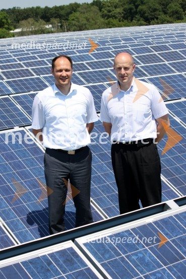 Dr. Uroš Merc, direktor podjetja Bisol in Miran Hrženjak, direktor podjetja Keter InvestOdprtje največje strešne solarne elektrarne v Sloveniji