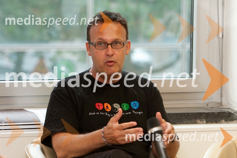 Andrej Blatnik, pisateljSrečebranja v Knjigarni Konzorcij: Ula Furlan in Andrej Blatnik