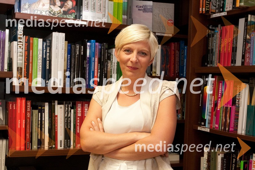 Metka Zver, marketing Mladinska knjiga TrgovinaSrečebranja v Knjigarni Konzorcij: Ula Furlan in Andrej Blatnik