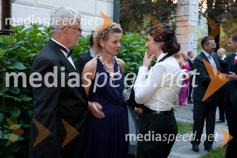 Peter Čeferin, odvetnik,  spremljevalka Rija Čič in Nada Jeraj Velan, nova predsednica Lions kluba IlirijaKresna noč 2010