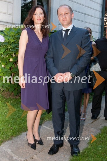 Damjan Mihevc, odvetnik s spremljevalkoKresna noč 2010