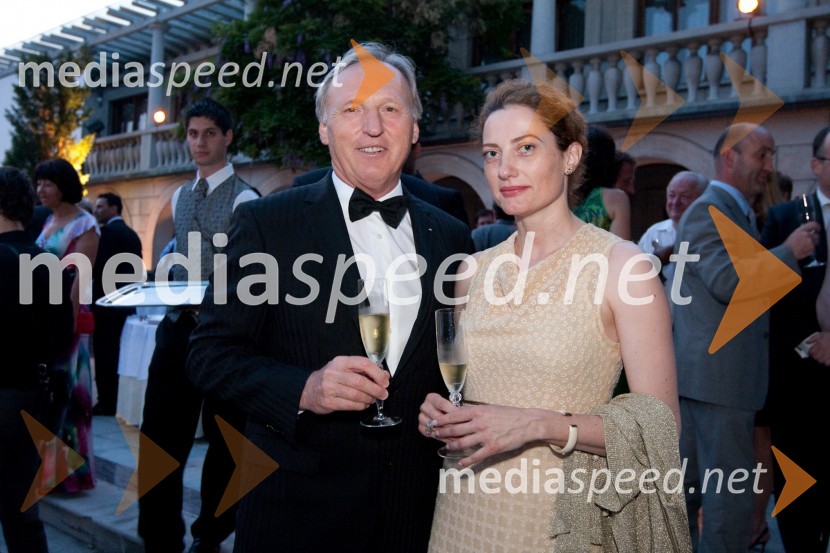 Otmar Zorn, asistent guvernerja rotary distrikta 1910 za Ljubljano in Hermina Kovačič, urednica Diners Club MagazineKresna noč 2010