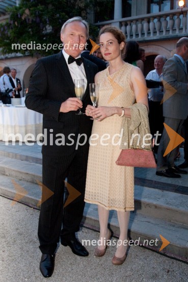 Otmar Zorn, asistent guvernerja rotary distrikta 1910 za Ljubljano in Hermina Kovačič, urednica Diners Club MagazineKresna noč 2010