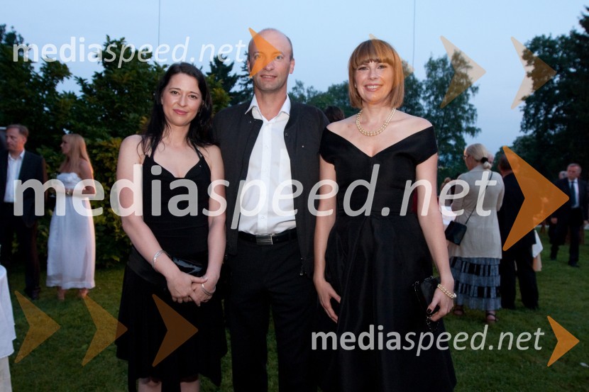 Sonja Gobec, tajnica Lions kluba Bled Golf, Tomaž Kastelic, predsednik Lions Klub Bled Golf in ...Kresna noč 2010