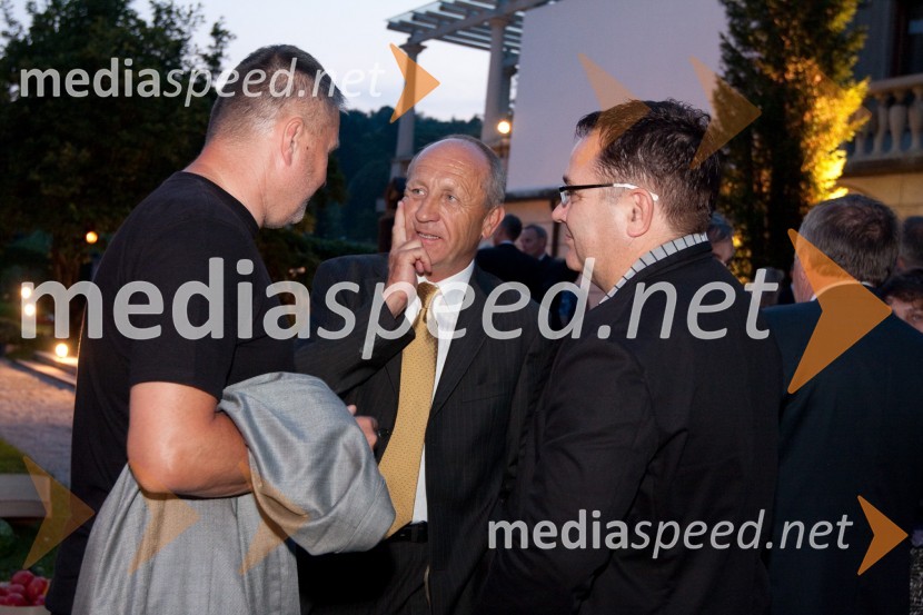 Bojan Požar, pozareport.si, Branko Pavlin, predsednik uprave časopisne družbe Dnevnik in Miloš Čirič, lobist in svetovalec predsednika uprave Zavarovalnice MariborKresna noč 2010