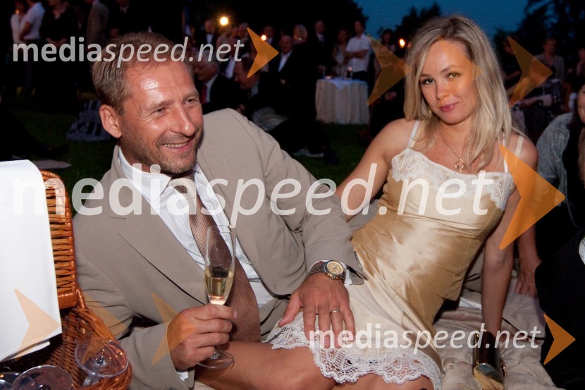 	Erazem B. Pintar, podjetnik in dekle Teja JerasKresna noč 2010
