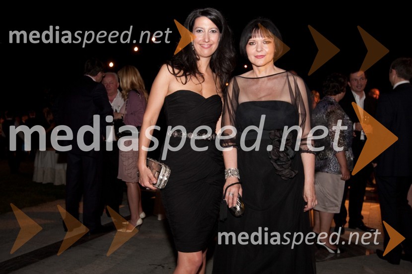 Petra Kancler, novinarka in Jožica Brodarič, modna ikonaKresna noč 2010