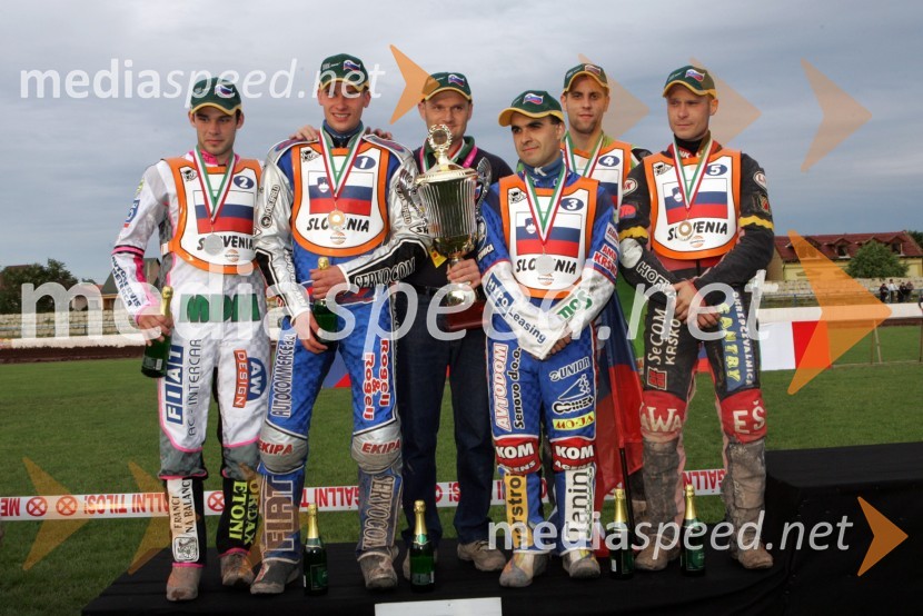 Slovenska ekipa: Jernej Kolenko, Matej Žagar, Franci Kalin, trener, Izak Šantej, Maks Gregorič in Denis ŠtojsSPEEDWAY, svetovno prvenstvo ekip Miškolc, Madžarska